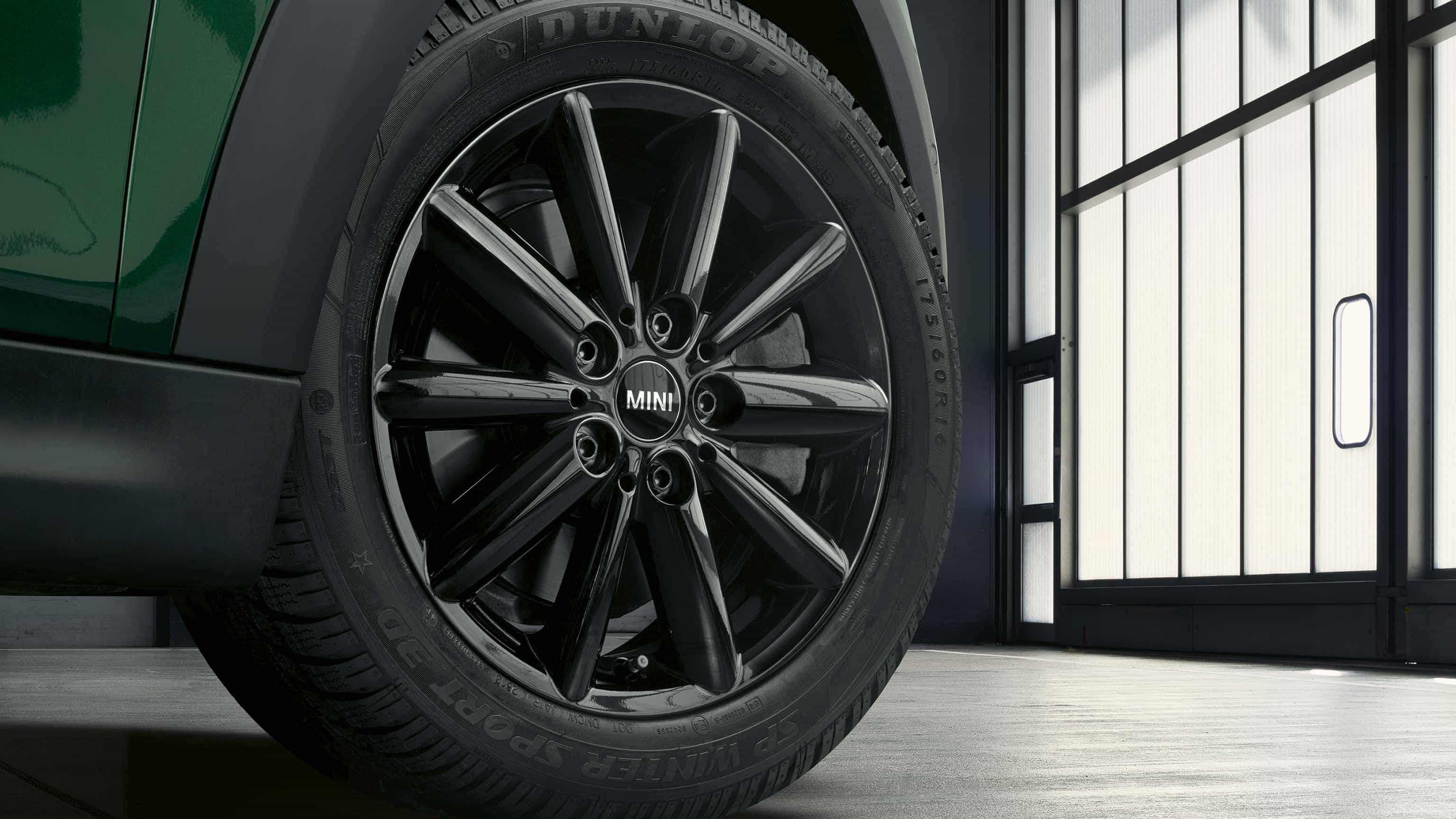 16" MINI RADIAL SPOKE 508 – Jet Black